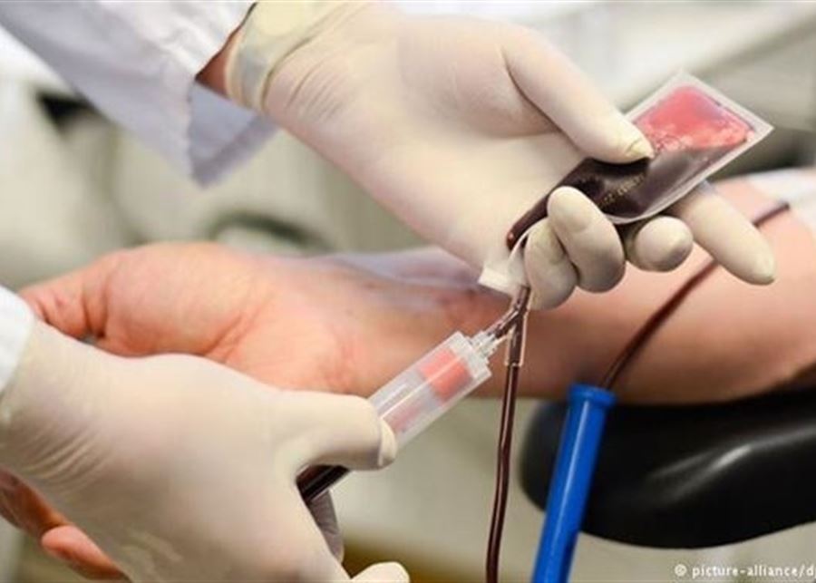 الكارثة الفعلية بدأت في القطاع الصحي.. سيّدة لبنانية تجري عملية نقل دم لأولادها في المنزل: 