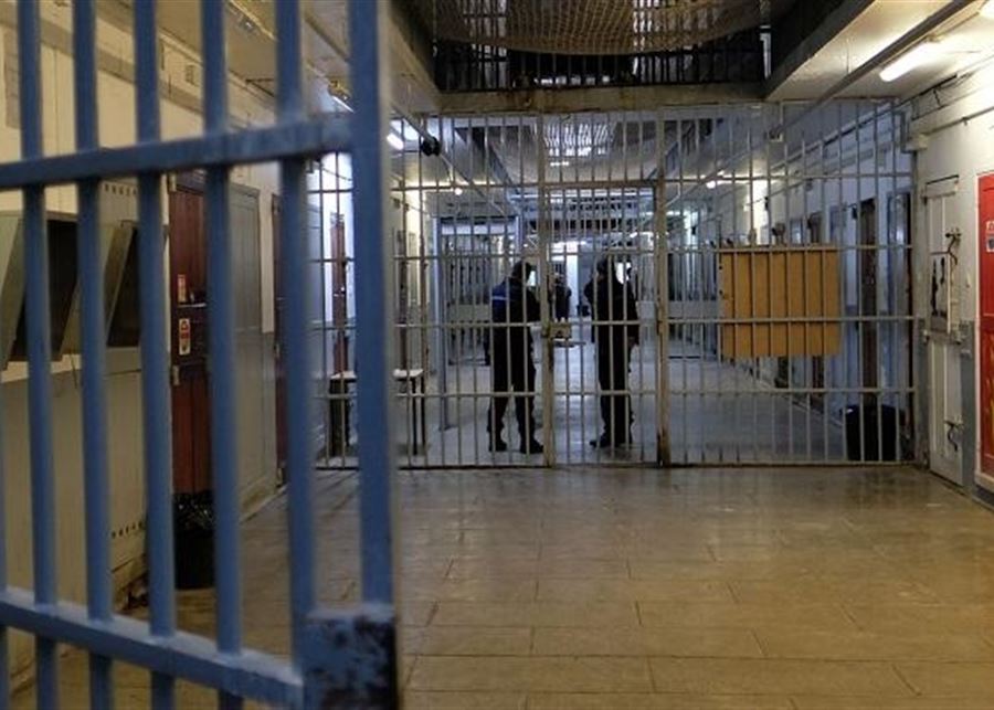 100 لبناني الى السجن في اليونان بسبب الدولة اللبنانية